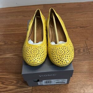 Vionic Robyn Perf Yellow Ballet Flats